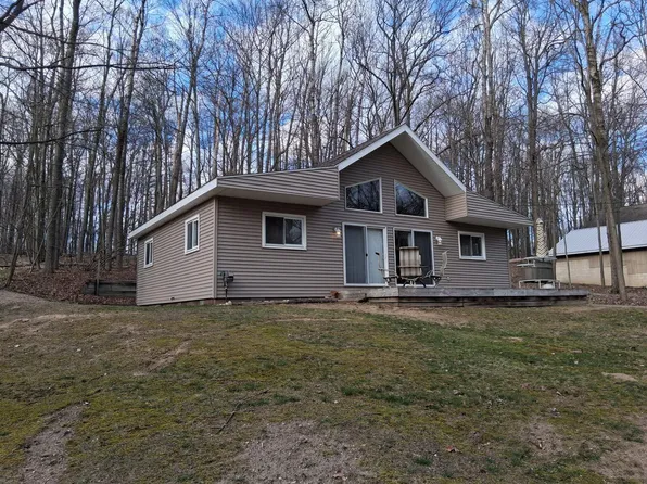 9550 Golf Port Dr #202, Stanwood, MI 49346