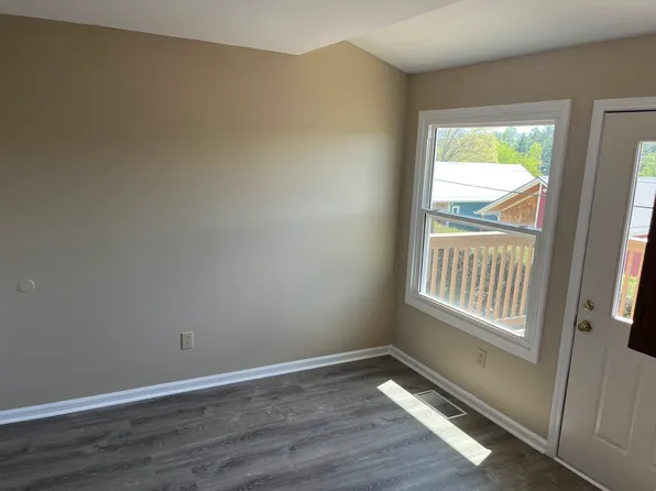 341 Emma Rd APT 8, Asheville, NC 28806