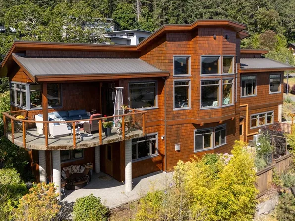1060 Shore Pine Close #4, North Cowichan, BC V9L 0C4