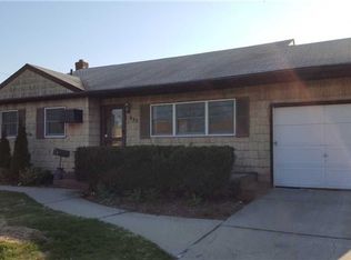832 N Indiana Ave, Lindenhurst, NY 11757