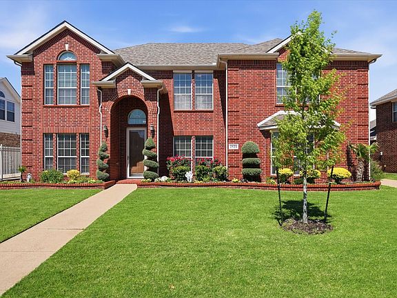2nd image of 2824 Gillespie Ln