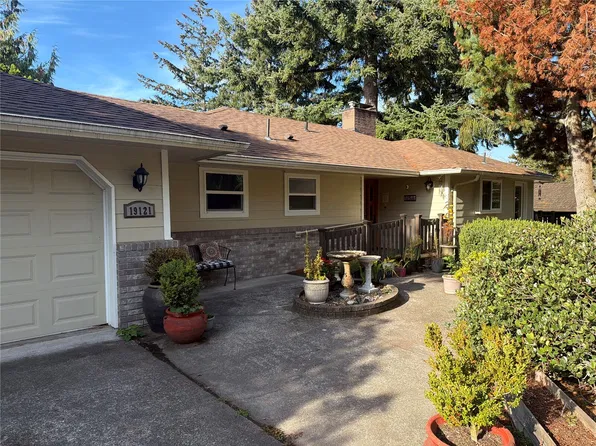 19121 2nd Avenue SW, Normandy Park, WA 98166
