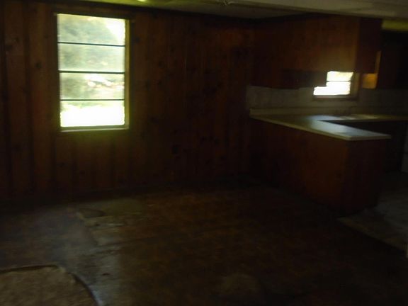 4th image of 51 Poplar Dr