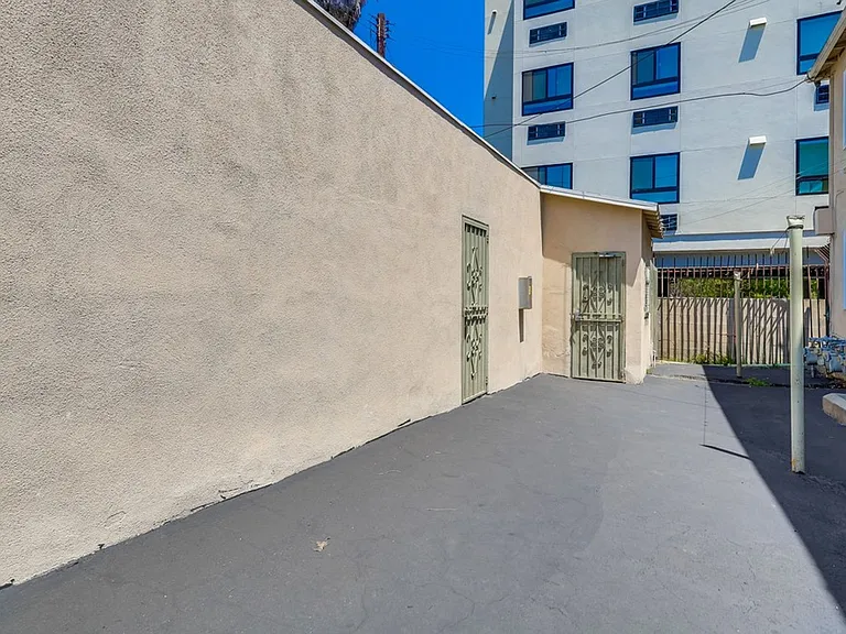 Secure, Stylish Property Near Leimert Park & Baldwin Hills — Photo 7