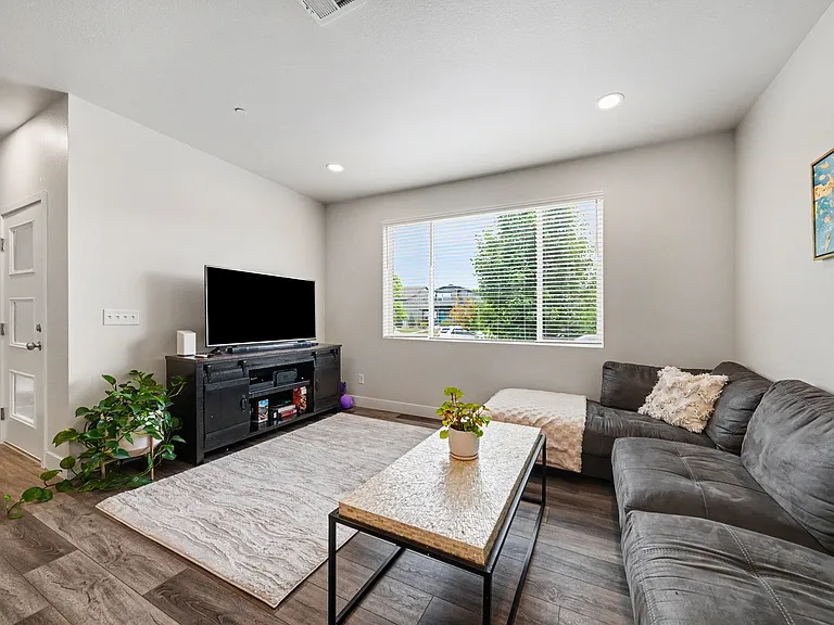 5748 Stone Fly Dr — Photo 21