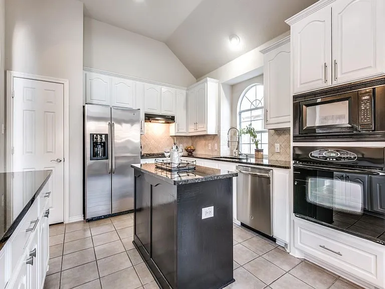 10572 Coach House Ln — Photo 15