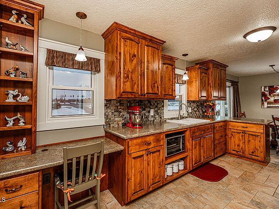 5th image of 431 Oak Hills Dr