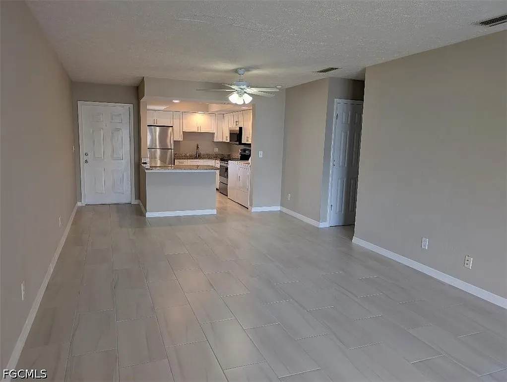 2 bed, 2.0 bath, 1090 sqft, $1,300 — Photo 2