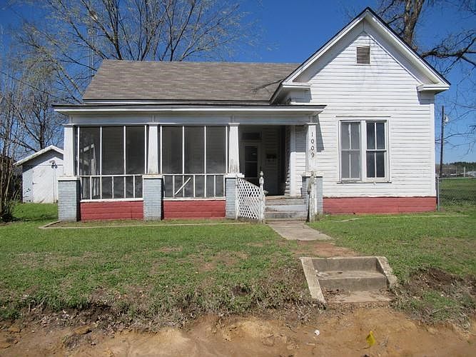 1st image of 1009 E Cotton St