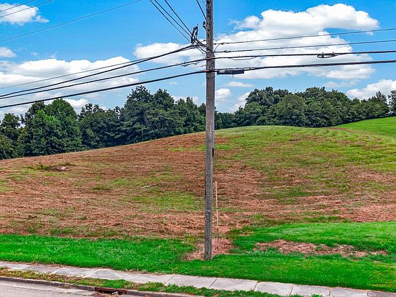 3rd image of 1441 Sulphur Springs Rd
