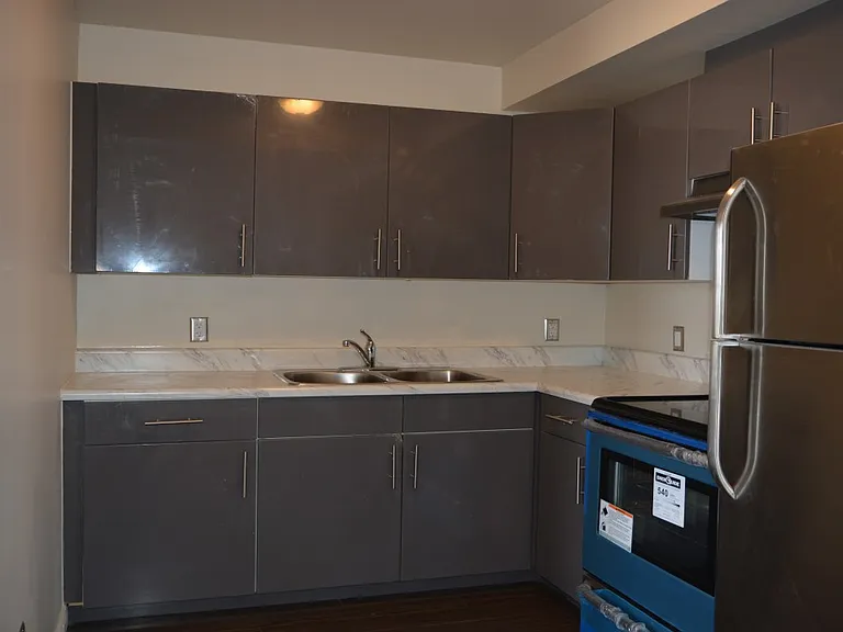 570 King St W — Photo 5