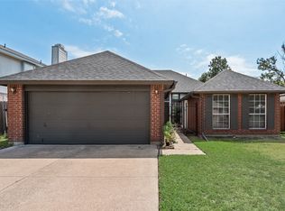 5209 Manhassett Dr, Arlington, TX 76018