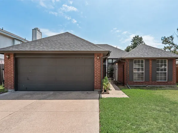5209 Manhassett Dr, Arlington, TX 76018
