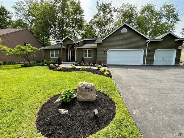8791 Wedgefield Ln, Cicero, NY 13039