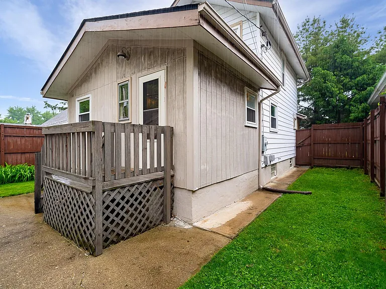 1343 Epworth Ave — Photo 12