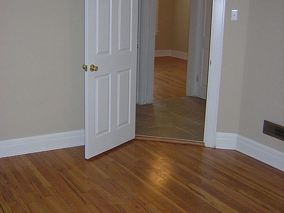 5th image of 4922 Robert Ave