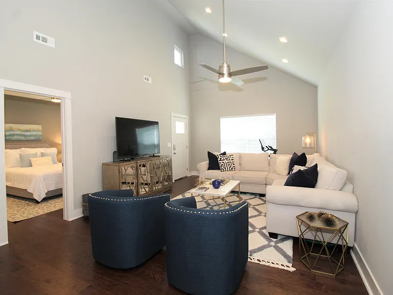 2047 S Florida Way — Photo 7