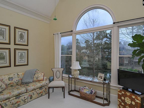 3rd image of 231 Branch Hill Ln