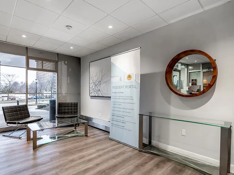 10 Tuxedo Ct — Photo 5