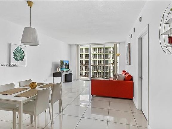 4th image of 1750 N Bayshore Dr APT 3305