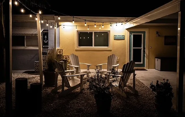 2 bed, 2.5 bath, 1100 sqft, $5,500 — Photo 2