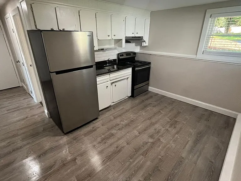 8-12 Perry St — Photo 3