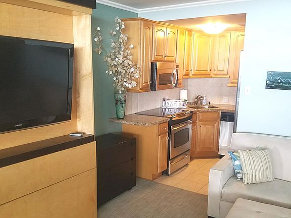 5th image of 939 Coast Blvd Unit 3D