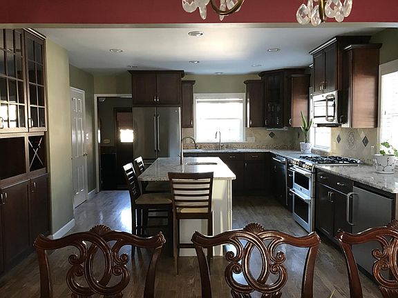 3rd image of 1927 Pinehurst Ave