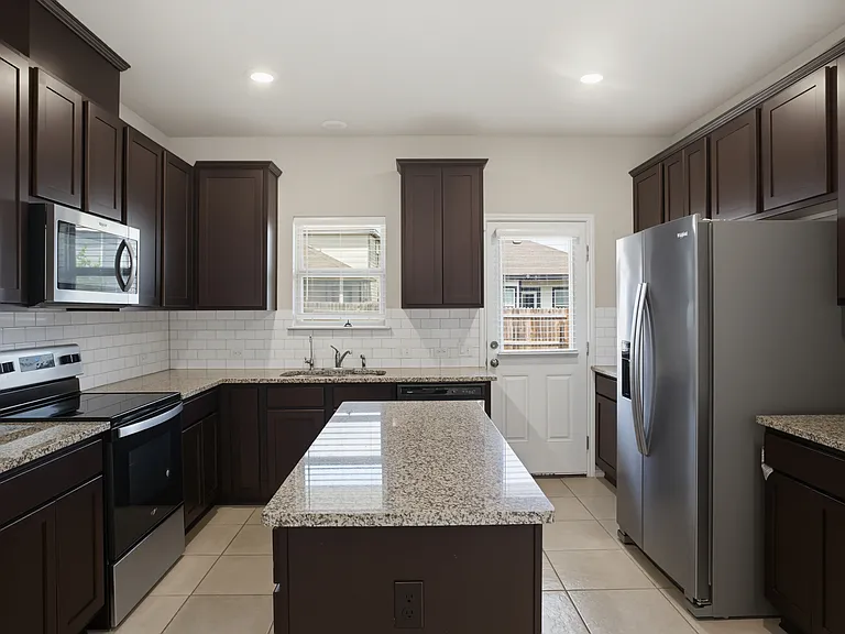 7714 Abbey Pl — Photo 2