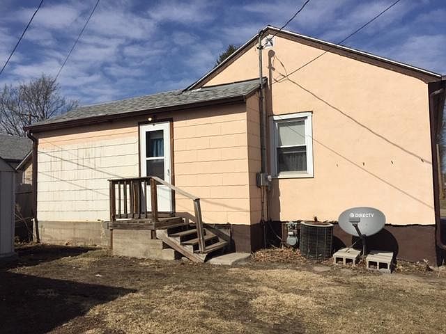 2nd image of 538 11th St SE