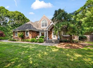 6 Bennett Dr, East Quogue, NY 11942
