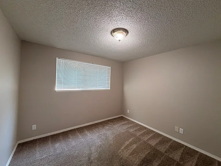 5204 Windsor Island Rd N #B — Photo 17