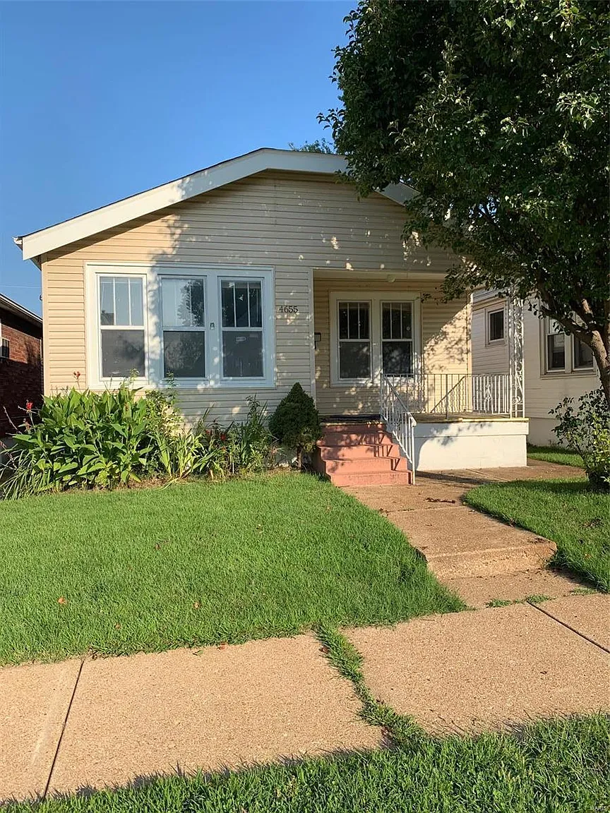4655 Leona St photo 1