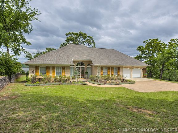 2nd image of 73018 Whispering Oaks Dr