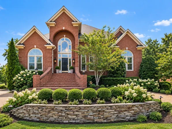 5215 Country Club Dr, Brentwood, TN 37027