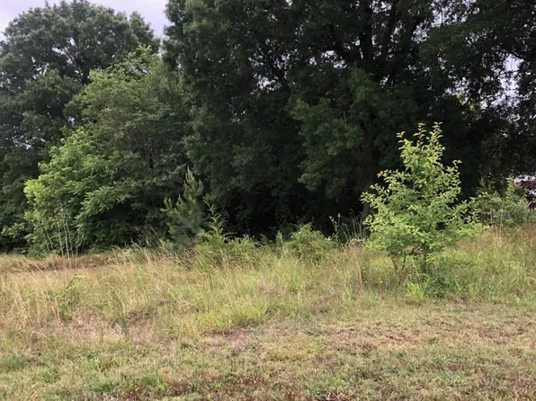 6040 Deerfield Ln, Hickory, NC 28602