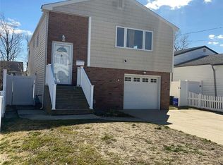 73 E Marine Ave, Lindenhurst, NY 11757