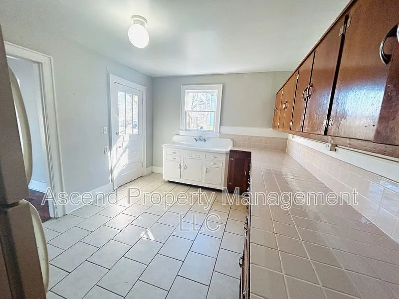 1 bed, 1.0 bath, $899 — Photo 4