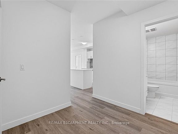 4th image of 461 Green Rd #211