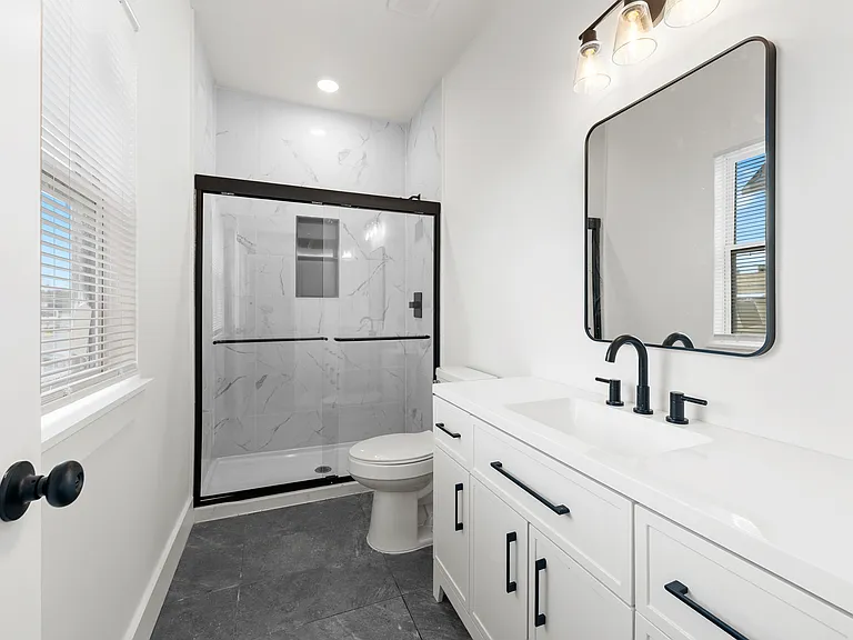 1595 Court Ave #201 — Photo 6