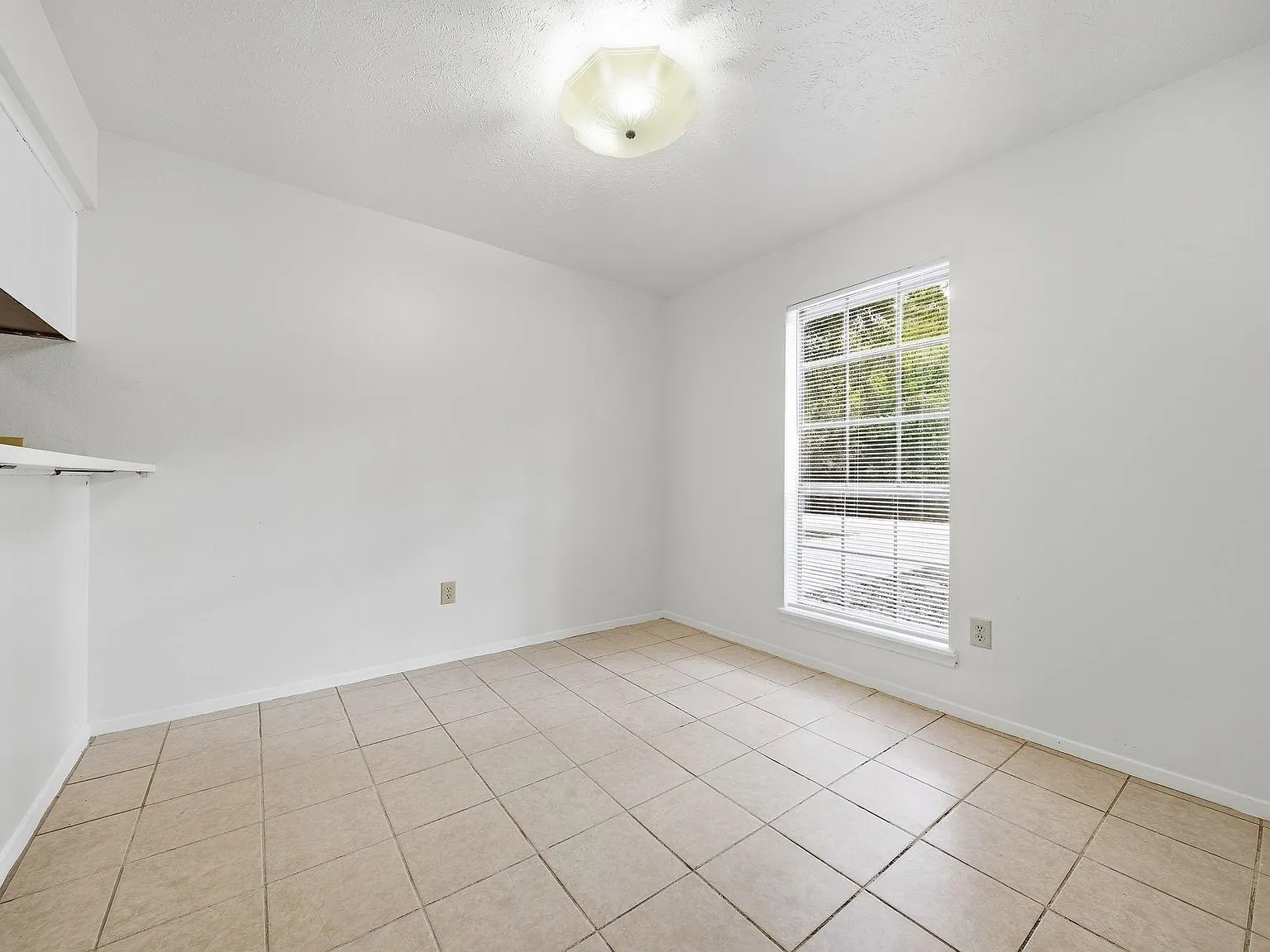3 bed, 1.5 bath, 1041 sqft, $1,750 — Photo 4