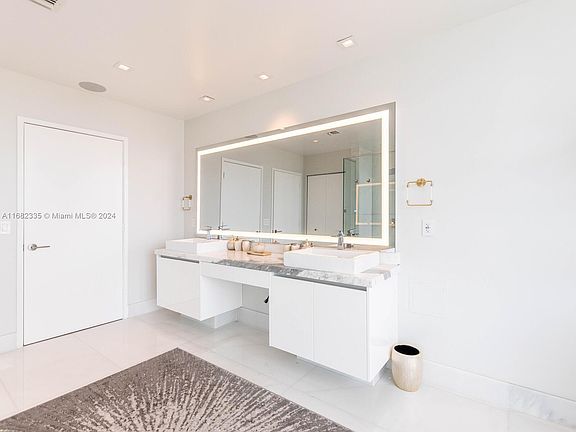 2nd image of 330 Sunny Isles Blvd #5-LPH04
