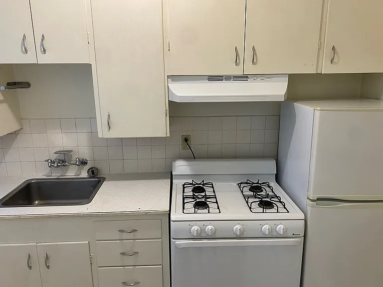 311 N Broadway St — Photo 12