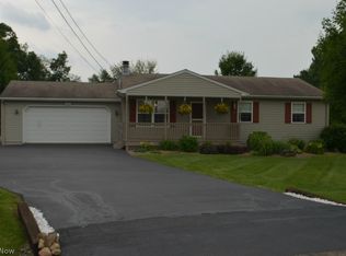 933 Walnut Grove Dr, New Waterford, OH 44445