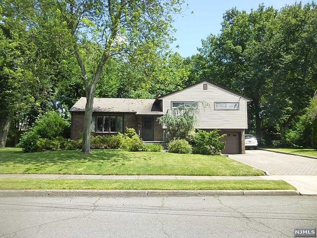 1st image of 49 Berwyn Pl #1X