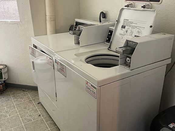 5th image of 1068 Howard St APT 4