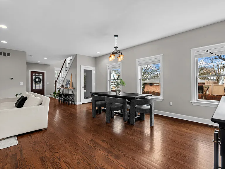 819 Irving Ave — Photo 7