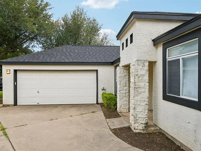 3308 Ross Cv — Photo 4
