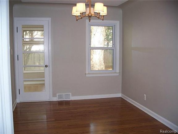 3rd image of 1631 W Farnum Ave