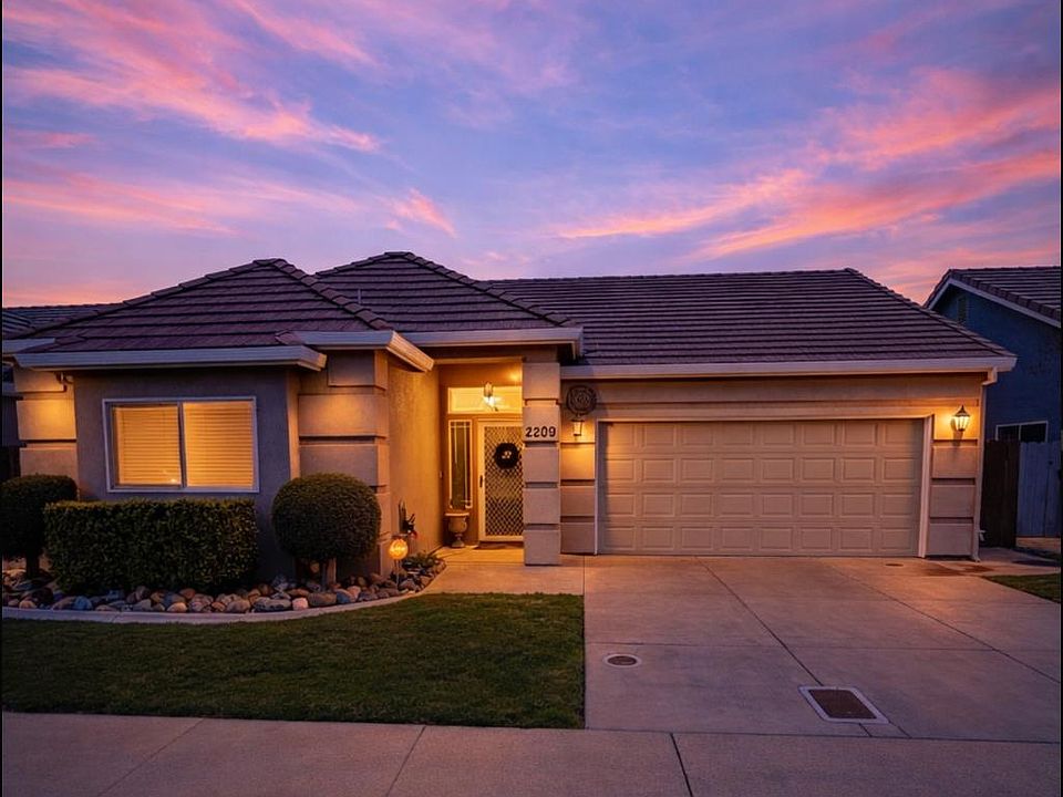 1st image of 2209 Perth Dr